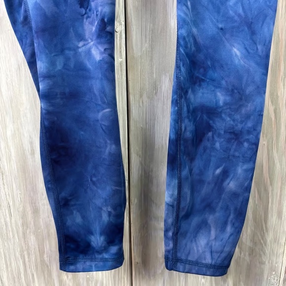 Juicy Couture Tie Dye Athletic Leggings Blue Purple V Waist Stretch M Yoga Pants - Picture 3 of 4